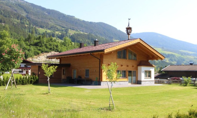 Wald im Pinzgau House | Boutique Holiday Home in Wald in Pinzgau with Garden