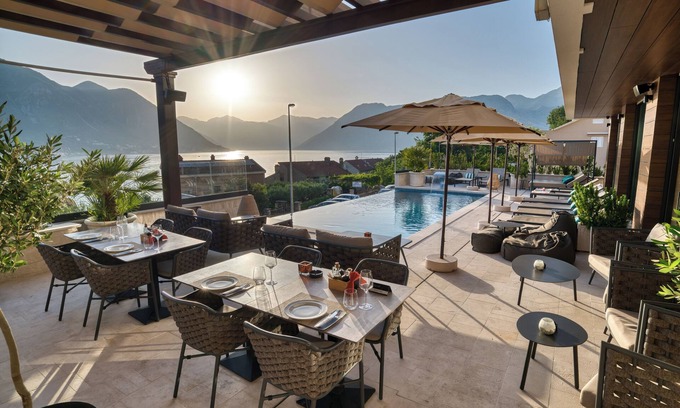 Dobrota Hotel | Boutique Hotel R Palazzo