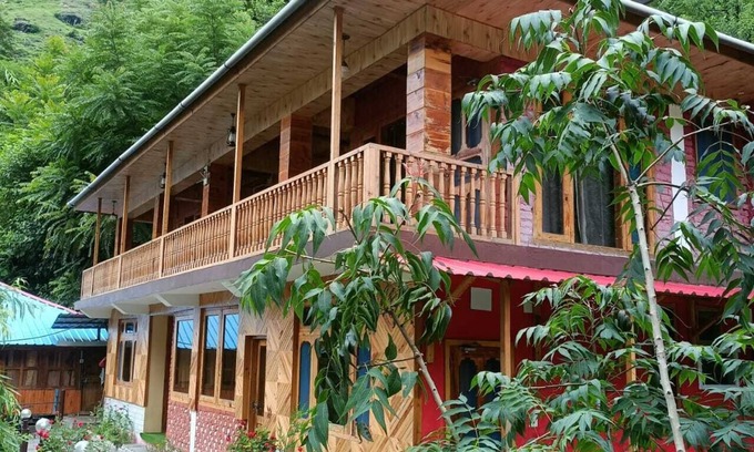 Banjar House | Boutique Riverside homestay Pet Friendly