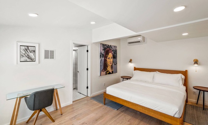 North Downtown Hotel | Boutique Room steps from Downtown Mall | Rose Jean - Room #2