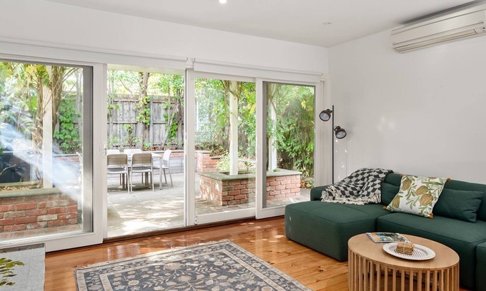 Hawthorn House | BOUTIQUE STAYS - Alkira House