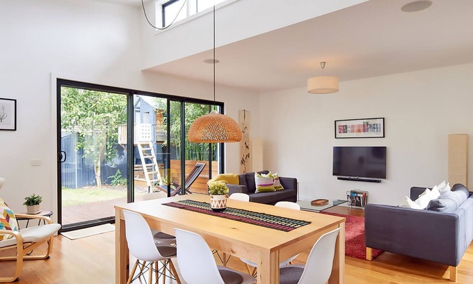 Mordialloc House | BOUTIQUE STAYS - Mordi Beach House
