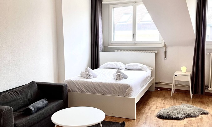 Geneva City Centre Apartment | Boutique Studio 2min to Train Station