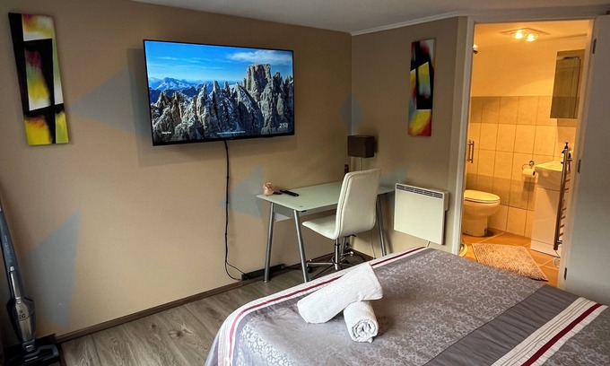 Massey Apartment | Boutique Studio - Private Safe & Cozy