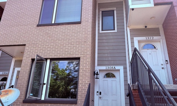 Anacostia House | Boutique Style Townhome - Rooftop w/Breathtaking Washington DC Skyline Views