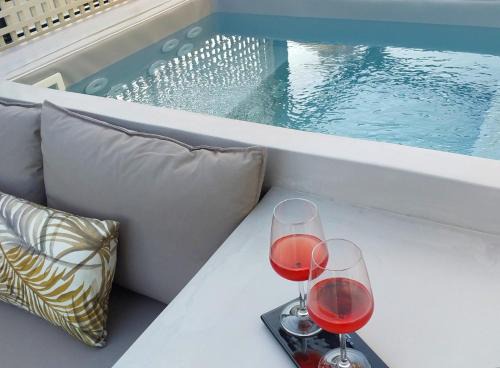 Plaka Apartment | * Boutique Syntagma apartment w/plunge pool *