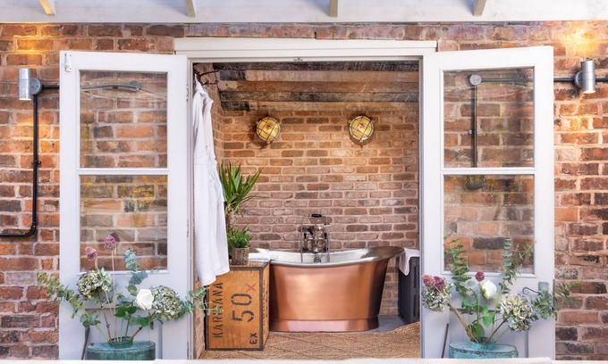 Nantwich Apartment | Boutique, three storey Georgian Town House, ground floor apartment with garden