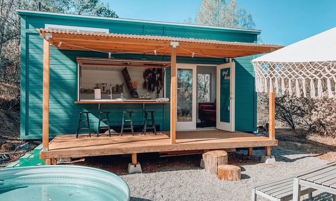 Coarsegold Cottage | Boutique Tiny house Yosemite National Park & Bass lake w/outdoor clawfoot tub