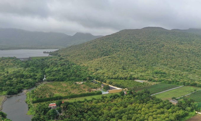 Junagadh Villa | Boutique wilderness stay by forest lawns. Peaceful! Pet‑Friendly!