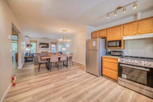 Canmore Apartment | Bow Valley Chalets-Entire 2 King Bedrooms townhouse