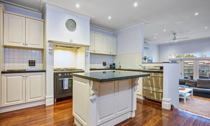 Moonee Ponds House | Bowen Street Family Retreat with Pool