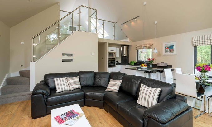 Egton Cottage | BRACKEN HOWE LODGE, family friendly, with hot tub in Whitby