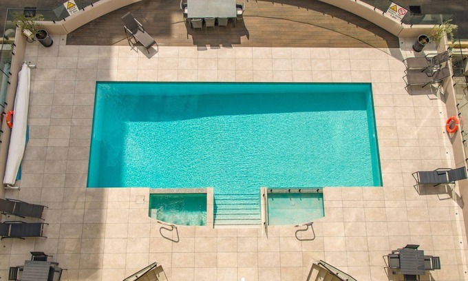 Braddon Apartment | Braddon Bliss: Sleek Apartment Near Attractions
