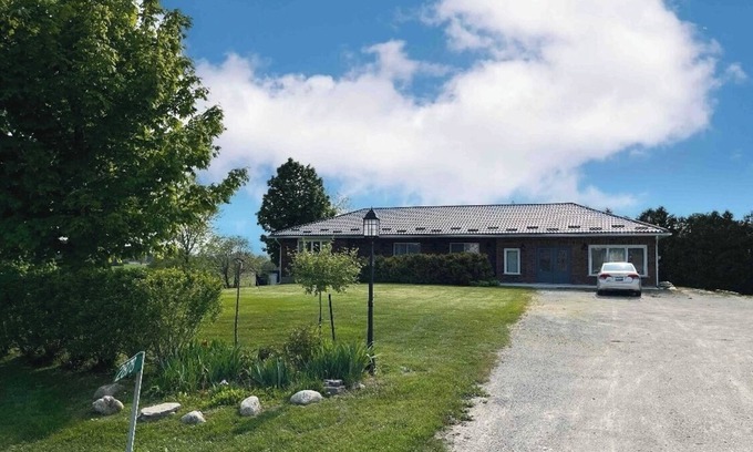 Bradford West Gwillimbury House | Bradford Ontario spacious modern farmhouse main floor