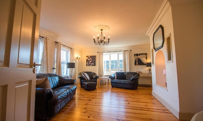 Bundoran House | Bradog House - Beautiful 4 Bedroom House in Central Bundoran