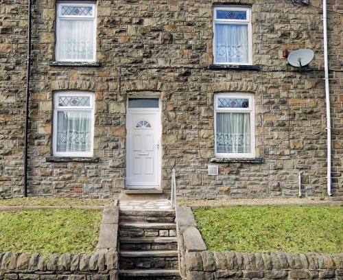 Rhondda Cynon Taff House | Bramble Cottage In The Wonderful Rhondda Valley by StayStaycations