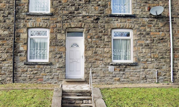 Rhondda Cynon Taff House | Bramble Cottage Rhondda Valley by StayStaycations