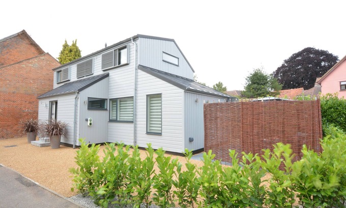 Long Melford Cottage | BRAMERTONS NEST, LONG MELFORD, with a garden in Long Melford