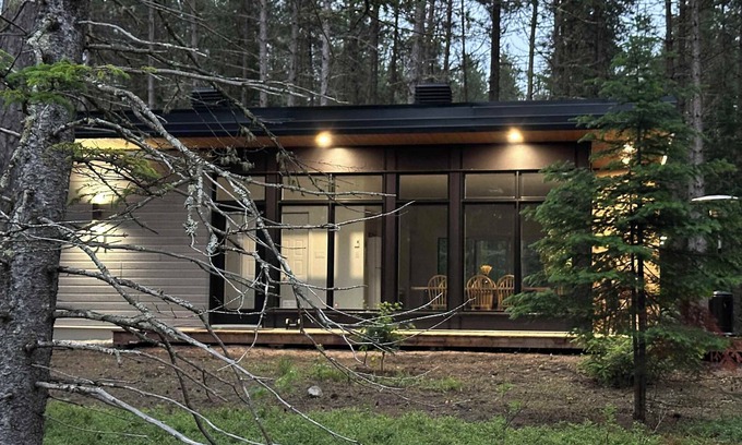 Mauricie Ski Chalet | Brand New with SPA - Le Repaire du Lievre Blanc