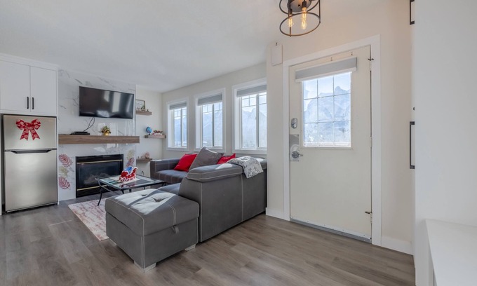 Harvie Heights House | Brand New 2 BR Mountain View