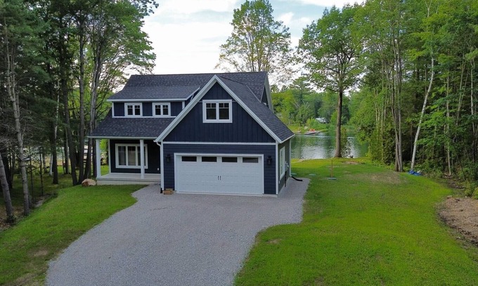 Washago Cottage | Brand new, 4 bedroom all-season cottage on Green River.