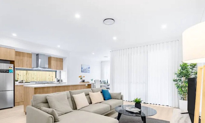 Greenbank House | Brand New 4Bs Home near Shops & Park @ Greenbank