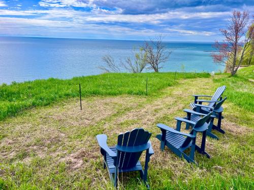 Ludington House | Brand New 5-Bedroom Lake Michigan Home + Hot Tub!