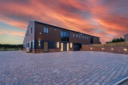 St Neots House | Brand New Barn Retreat