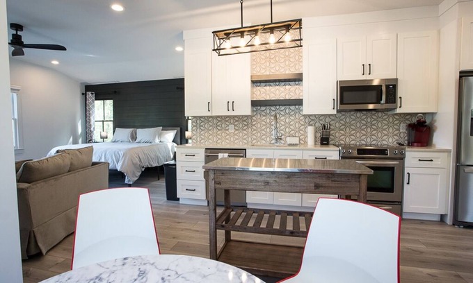 Buford Cottage | Brand New Bungalow on Lake Lanier!