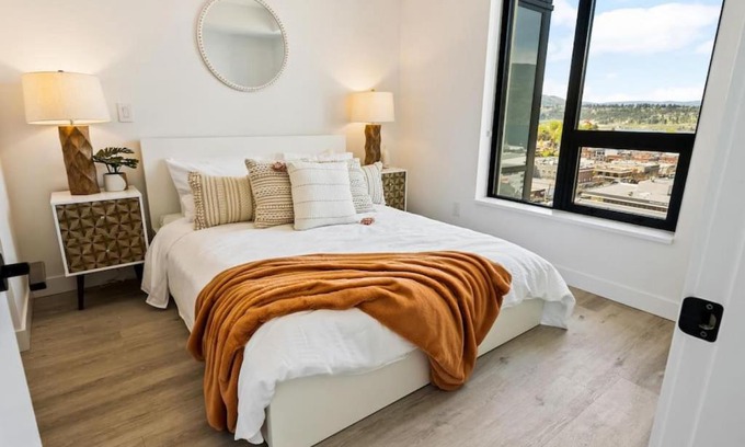 Downtown Kelowna Apartment | Brand New Condo with Stunning Lake Views in Tower Downtown 1306