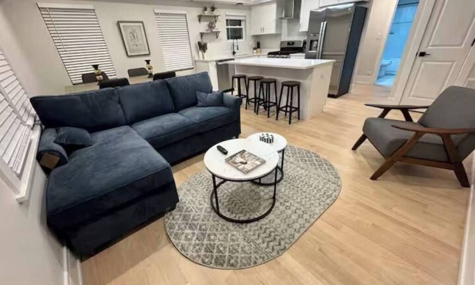 Brookfield Apartment | BRAND NEW constructed duplex in the heart of Brookfield (Brookfield, IL)