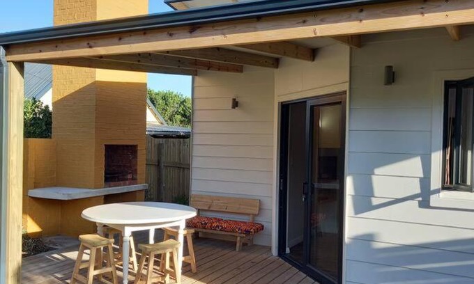 Cape Saint Francis House | Brand new cottage, walk to beach - inverter, wi-fi, DSTV