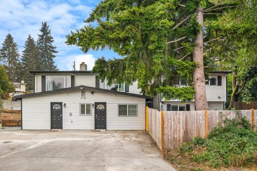 Picnic Point-North Lynnwood Apartment | Brand New Designer's Modern 1BR Home 1min to I-5