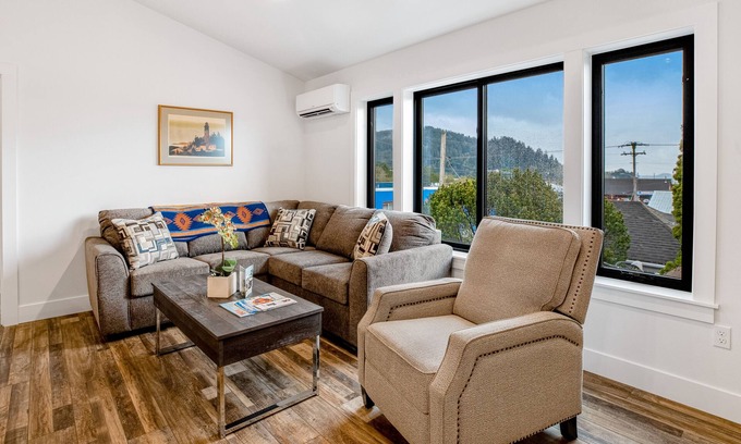 Garibaldi Apartment | Brand new downtown apartment w/AC & washer/dryer - near beach