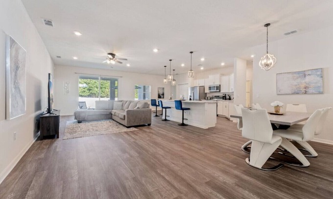 Lakeland House | Brand New Home w/King Bed