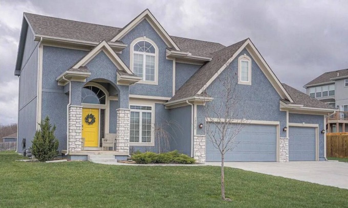South Kansas City Apartment | Brand NEW Luxury Scandinavian Style Basement Apartment!