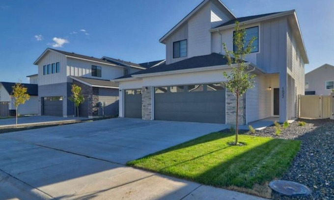 Meridian House | Brand new Meridian, ID Home, King Beds, games, BBQ