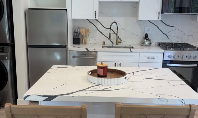 Malibu Canyon Apartment | Brand new modern studio in pleasant and quiet Calabasas.