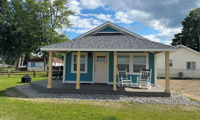 Houghton Lake Cabin | Brand New Modern Cabin Steps away from beautiful Houghton Lake