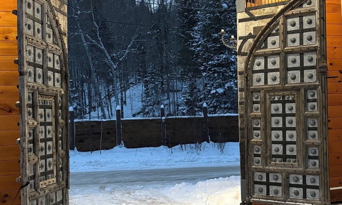 Mandeville Ski Chalet | Brand-New Mountain Chalet w/Hot Tub and Stunning Panoramic Views-Pet friendly!
