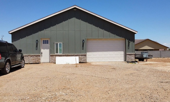 Surprise House | BRAND NEW PRIVATE CLEAN Casita in Waddell country living next to city life