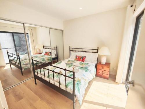 Scullin House | Brand new settled house near shops with Netflix
