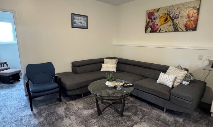 Brandon Apartment | Brandon's Hanbury View