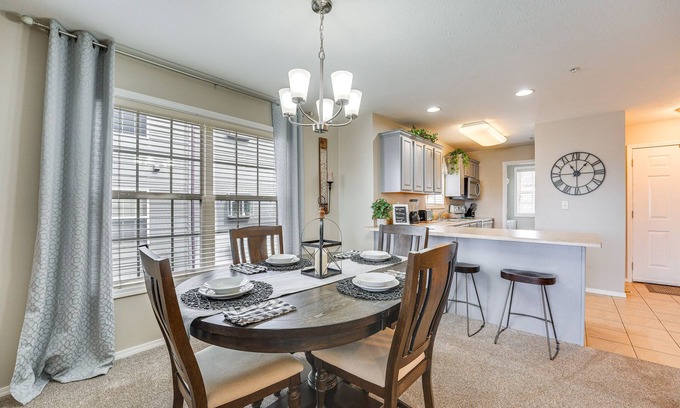 Branson West Condo | Branson Condo w/Pool ~ 3 Mi to Silver Dollar City