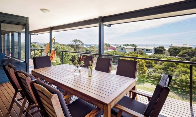 Gracetown House | Breakaway Bay Views Games and Beach Bliss