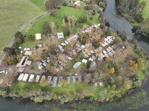 Acheron Hotel | Breakaway Twin Rivers Caravan Park