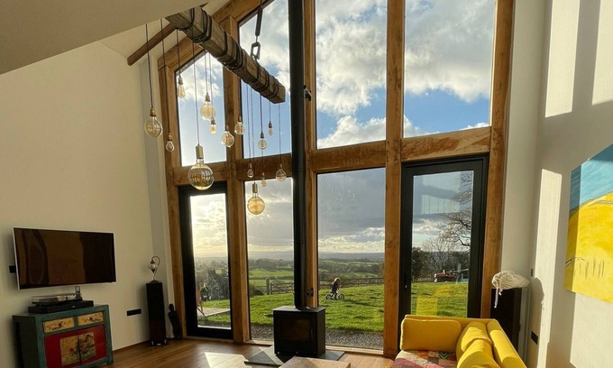 Tiverton House | Breathtaking Barn Conversion with Amazing Views