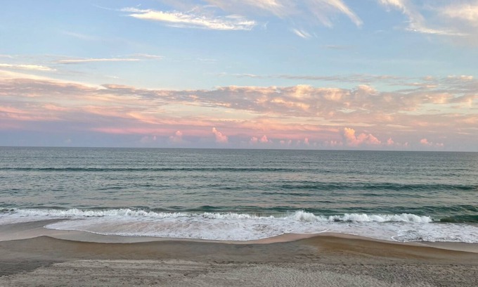 Surf City House | Breathtaking Beachfront View! Sleeps 8, Spacious Patios & Dog-Friendly
