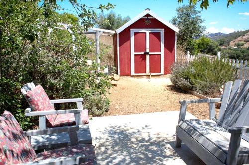 Rainbow CDP House | Breathtaking Cottage with Great Views and Hot-tub in Rainbow, California