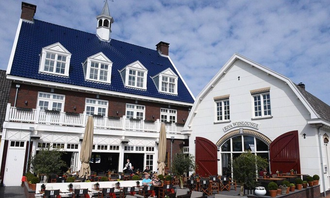 Municipality of Huizen House | Breathtaking Harbor Experience | 2 Units Close to Goois & Naarderbos Escape